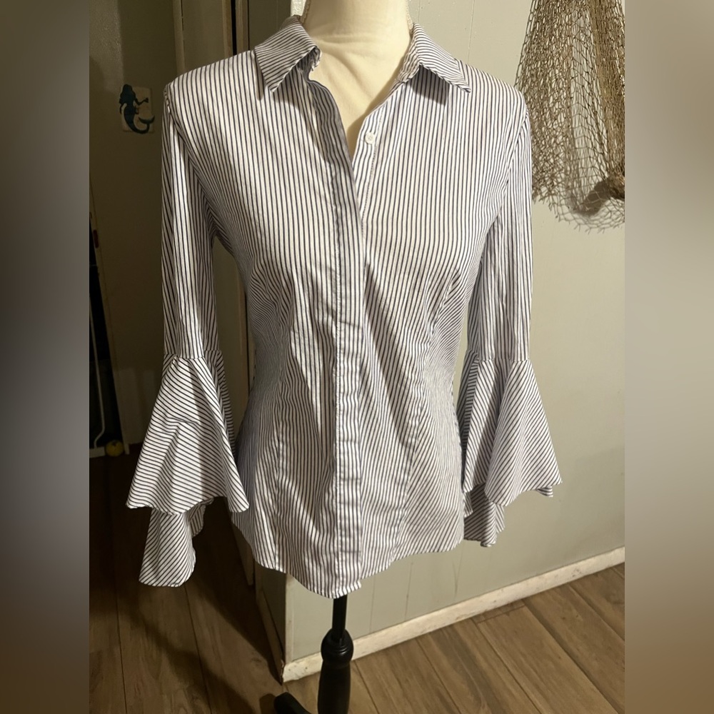 3 for $15 🦋🦋 Donna Degnan white and navy Striped Bell-Sleeve Button-Down shirt